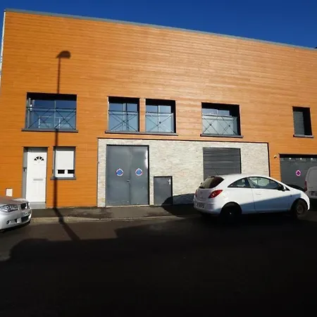 3 Au Sein Du Loft Descartes Panzió
